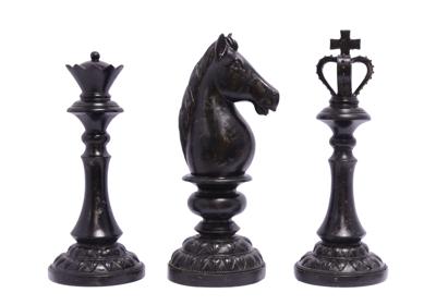 A SET OF 3 RESIN CHESS PIECES