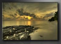 Schilderij met Frame - Stranden zonsondergang achter wolken, 120x80cm, 1 Luik