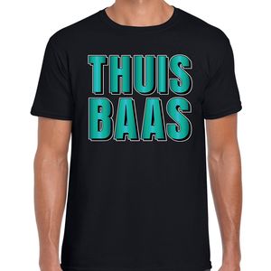 Thuis baas t-shirt zwart met blauwe/groene letters voor heren