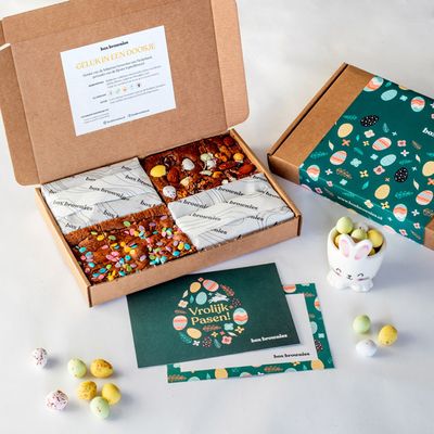 Brownie Paasbox - 12 Brownies - Brievenbus Pakket - Box Brownies - Pasen - 6x Rocky Road - 6x Paas Sprinkles - Fruit & Pinda nougat - Paas eitjes