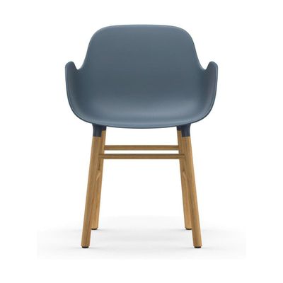Normann Copenhagen Form armstoel Blue vierpoot eikenhout