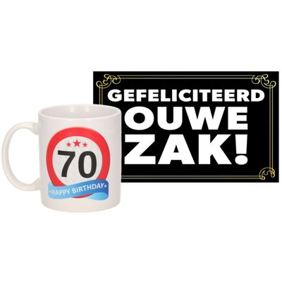 Verjaardag cadeau mok/beker 70 jaar print 300 ml + A5-size wenskaart ouwe zak