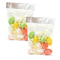 Season Deco Paaseieren - 24x stuks - Paastakken hangdecoratie - vrolijke kleurenmix - 6 cm