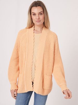 Grof gebreid vest met golvend detail