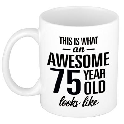 Awesome 75 year - verjaardag cadeau koffiemok - beker - wit - 300 ml