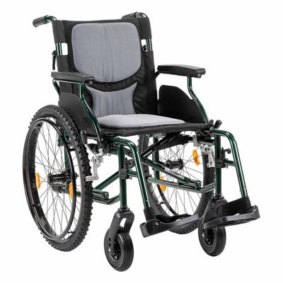 Lichtgewicht Rolstoel M10 met luchtbanden en verstelbare handvatten | "Zitbreedte: 45 cm (standaard)","Kleur frame: Groen" | MultiMotion