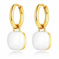 Deja Jewels Oorringen Goudkleurig Met Witte Acryl Hanger