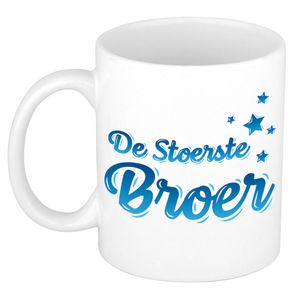 De stoerste broer cadeau mok / beker wit en blauw - verjaardag broer / broertje - feest mokken