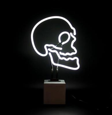 Neon &apos;Skull&apos; Sign (Op Betonnen Basis) - Wit