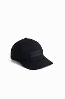 Pet met logo op plaatje en teksten - BLACK - U