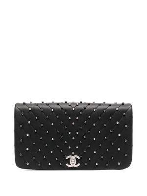 CHANEL Pre-Owned pochette Chevron Full Flap cloutée (2019) - Noir