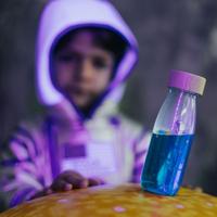 Sensorische Fles Universe | Petit Boum Move Bottle