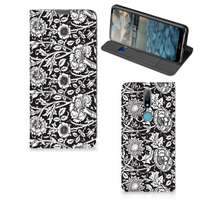 Nokia 2.4 Smart Cover Black Flowers