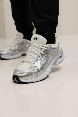 Under Armour Sola Sneaker Unisex Wit/Zilver/Zwart - Maat 44.5 - Kleur: ZilverWitZwart | Soccerfanshop