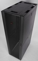 APC AR3100 NetShelter SX 42U 600mm(b) x 1070mm(d) 19" IT rack, behuizing met zijpanelen, zwart - thumbnail