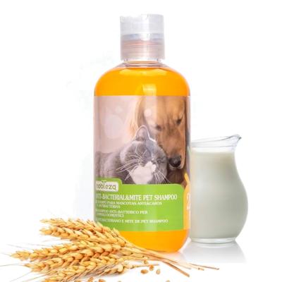 Nobleza Vlooienshampoo voor hond en kat - Antibacterieel - 250 ml Nobleza Vlooienshampoo voor hond en kat - Antibacterieel - 250 ml