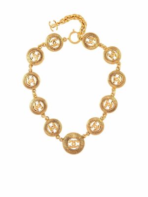 CHANEL Pre-Owned collier à pendentif logo (années 1980) - Or