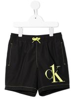 Calvin Klein Kids short de bain à logo imprimé - Noir - thumbnail