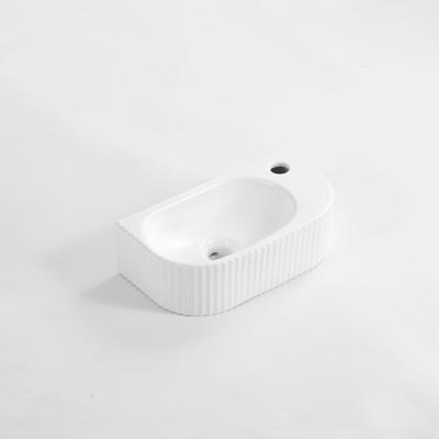 QeramiQ Blend Fontein - 40x22x12cm - Rechts - Geribbeld - halfrond - 1 kraangat - Keramiek - Wit Mat 8715LMW
