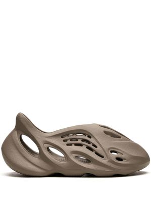 adidas baskets YEEZY Foam Runner 'Stone Sage' - Tons neutres