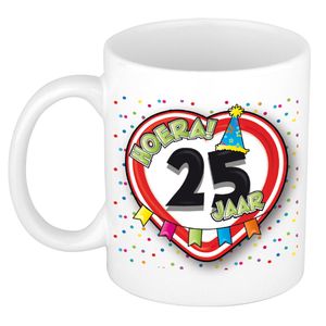 Verjaardag cadeau mok leeftijd 25 jaar - hartje verkeersbord - multi - keramiek - 300 ml