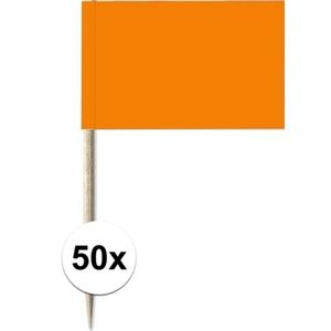 50x Vlaggetjes prikkers oranje 8 cm hout/papier   -