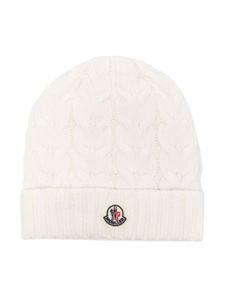 Moncler Enfant bonnet en maille torsadée à logo appliqué - Blanc