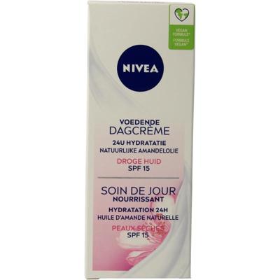 Nivea Essentials hydraterende dagcreme droog/gev SPF15 Nivea Essentials hydraterende dagcreme droog/gev SPF15
