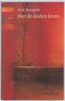 Met de doden leven (Paperback)