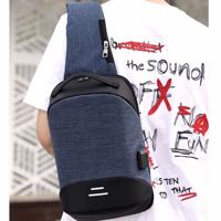 Multifunctionele Oxford draagbare casual enkele schoudertas met oortelefoon lijn gat & USB opladen (marineblauw)