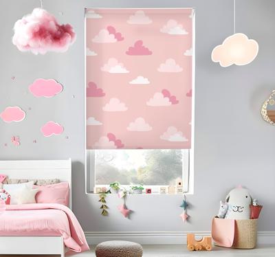 Roze en wit patroon rolgordijn wolken