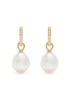 Kiki McDonough boucles d'oreilles Classics en or 18ct ornées de perles et de diamants - Blanc