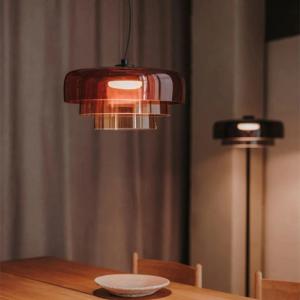 Glazen Plafondlamp Met Historische Charme en Moderne Functionaliteit