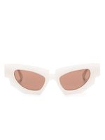 Kuboraum cat eye-frame tinted sunglasses - Blanc - thumbnail