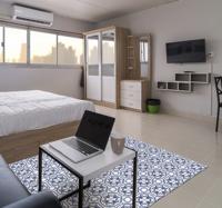 Blauw geometrisch tegel effect vinyl tapijt