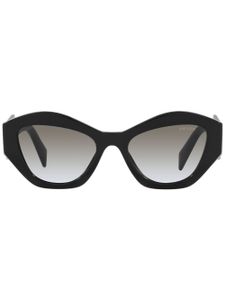 Prada Eyewear lunettes de soleil PR 07YS à monture oversize - Noir