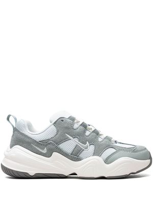 Nike "baskets Tech Hera ""Mica Green Grey""" - Gris