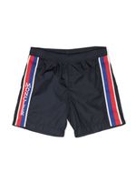 Moncler Enfant short de bain à logo imprimé - Bleu - thumbnail