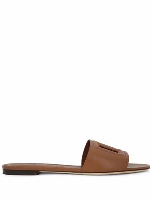 Dolce & Gabbana sandales en cuir à logo DG - Marron
