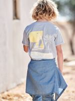 Jongens-T-shirt met groot bootmotief op de rug hemelsblauw