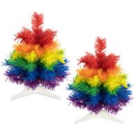 R&W Mini kunst kerstboom - 2x - regenboog - H30 cm - kunststof - gekleurd miniboompje
