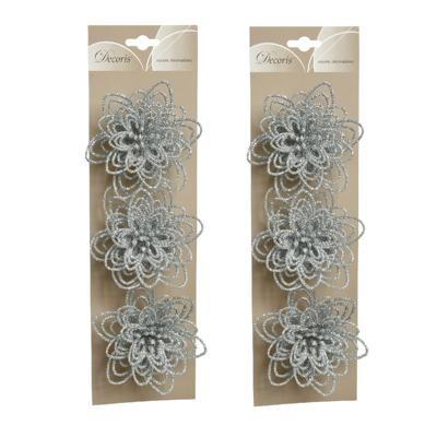 Kerstboomversiering Bloemen - 6x stuks - 11 cm - zilver glitter - op clip - ornament