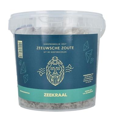 Zout met zeekraal in emmer