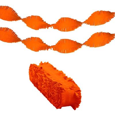 Feest/verjaardag/Koningsdag slinger - 2x - crepepapier - oranje - 24 meter