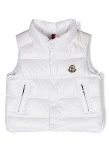 Moncler Enfant gilet matelassé à patch logo - Blanc