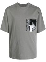 Musium Div. t-shirt à imprimé bandana - Gris