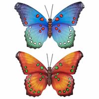 Set van 2x stuks tuindecoratie muur/wand vlinders van metaal in oranje en blauw tinten 48 x 30 cm - Tuinbeelden - thumbnail