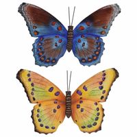 Set van 2x stuks tuindecoratie muur/wand vlinders van metaal in geel/paars en bruin/blauw 35 x 24 cm