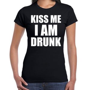 Fun t-shirt kiss me I am drunk zwart voor dames