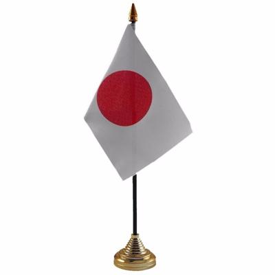 Vlag Japan tafelvlaggetje - 10 x 15 cm - met gouden standaard - Hoogte 27 cm Vlag Japan tafelvlaggetje - 10 x 15 cm - met gouden standaard - Hoogte 27 cm